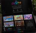 Pack découverte résines OhMyBudz : coffret noir avec cinq blocs de résine CBD, grinder, briquet et conseil de conservation